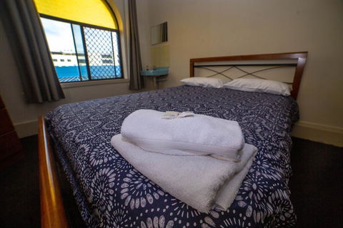 Australian Hotel - Accommodation Rockhampton 1