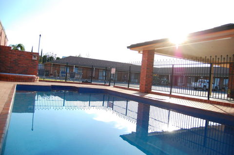 Australian Settlers Motor Inn - Accommodation Rockhampton 1