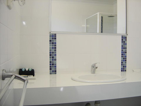 Avaleen Lodge Motor Inn - Accommodation Rockhampton 1