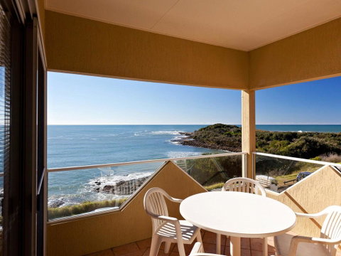 Avalon 4 - Right Across The Road From Convent Beach - Uninterrupted Views - Accommodation Rockhampton 2