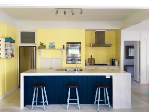 Avalon @Seafarers Beachfront - Accommodation Rockhampton 1
