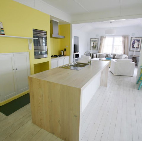 Avalon @Seafarers Beachfront - Accommodation Rockhampton 2