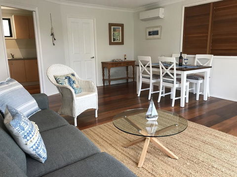 Avalon Seashells 2 Bedroom Apartment With Pool - Accommodation Rockhampton 3