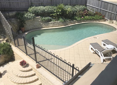 Avalon Seashells 2 Bedroom Apartment With Pool - Accommodation Rockhampton 1