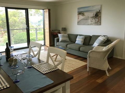Avalon Seashells 2 Bedroom Apartment With Pool - Accommodation Rockhampton 2