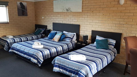 Avlon Gardens Motel - Accommodation Rockhampton 0