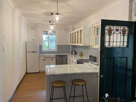 Avoca House - Circa 1900 Gorgeous Federation Home - Accommodation Rockhampton 2