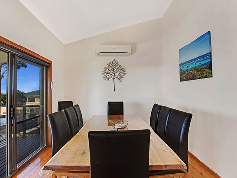 Away @ Nelson Bay, 29 Wollomi Ave - Incredible Water Views, Pet Friendly, WIFI & Aircon - Accommodation Rockhampton 3