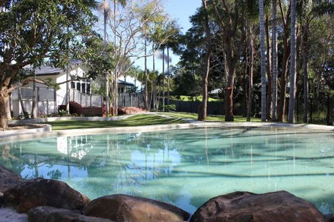 Away On Belongil Fields - Accommodation Rockhampton 1