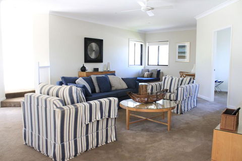Away On Massinger Street - Accommodation Rockhampton 2