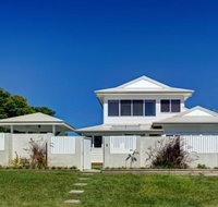 Away on Seaview Street - Accommodation Rockhampton