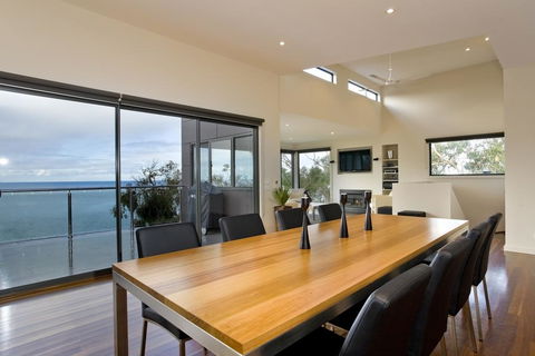 Azure - Accommodation Rockhampton 3