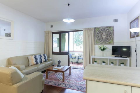 B2 Broadway Abode Close To Swan River, UWA & Hospitals - Accommodation Rockhampton 3