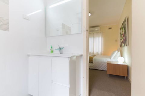 B5 Close To Nedlands, Cafes, Swan River, SCGH & UWA - Accommodation Rockhampton 2