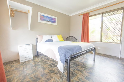 Backpackers Holiday Village - Accommodation Rockhampton 1