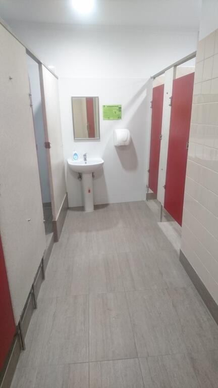 Backpackers Imperial Hotel - Accommodation Rockhampton 2