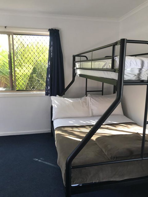 Backpackers Inn On The Beach - Accommodation Rockhampton 3