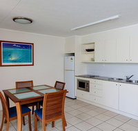 Baden 50 - Rainbow Shores Swimming pool walk to beach tropical surroundings - Accommodation Rockhampton