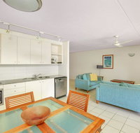 Baden 61 - Rainbow Shores Air conditioned Unit Walk To Beach Pool Tennis court - Accommodation Rockhampton