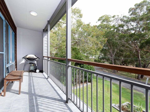 Baggies On Dutchies', 9 Burbong Street - Large House With Aircon, Boat Parking & Waterviews - Accommodation Rockhampton 2