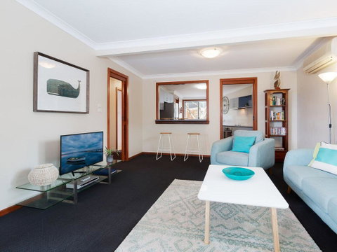Baggies On Dutchies', 9 Burbong Street - Large House With Aircon, Boat Parking & Waterviews - Accommodation Rockhampton 3