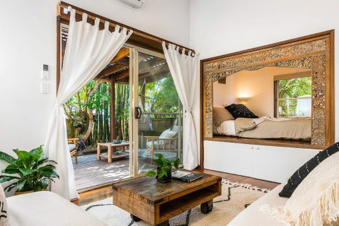 Bamboo Beach House - Accommodation Rockhampton 0
