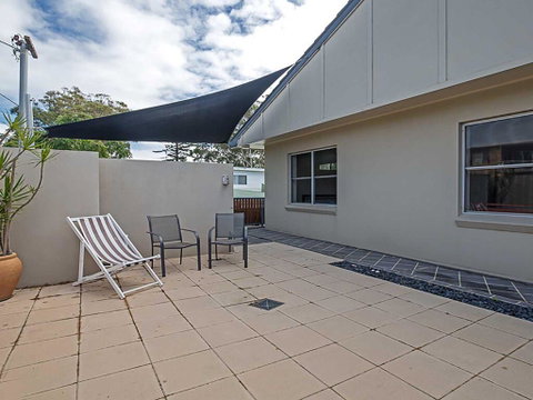 Banyan' 14 Montevideo Parade - Spacious Three Bedroom Pet Friendly Property With Air Con - Accommodation Rockhampton 1