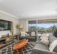 Barefoot Top Floor 32 Skyline Crescent Crescent Head - Accommodation Rockhampton