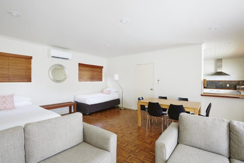 Bay Beach Motel - Accommodation Rockhampton 1