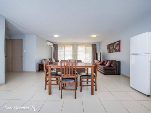 Bay Breeze 2 Bedroom Villa 24 - Accommodation Rockhampton 1