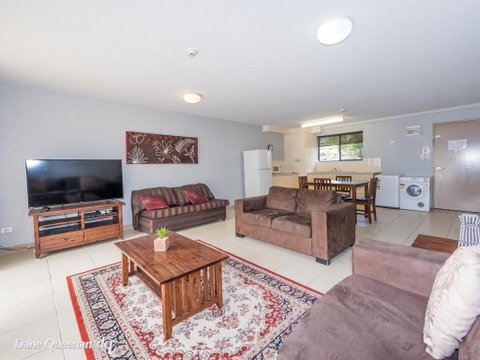 Bay Breeze 2 Bedroom Villa 24 - Accommodation Rockhampton 3