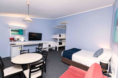 Bay Hotel Motel - Accommodation Rockhampton 1