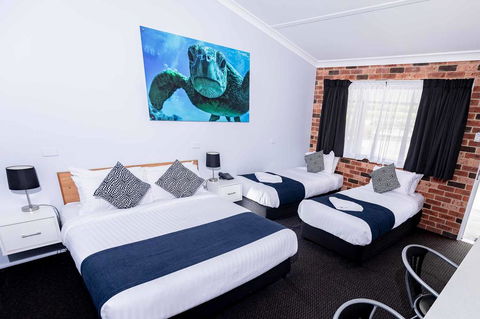 Bay Hotel Motel - Accommodation Rockhampton 0