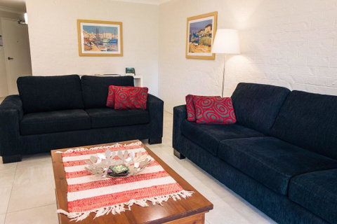 Bay Parklands, Unit 21/2 Gowrie Avenue - Accommodation Rockhampton 2