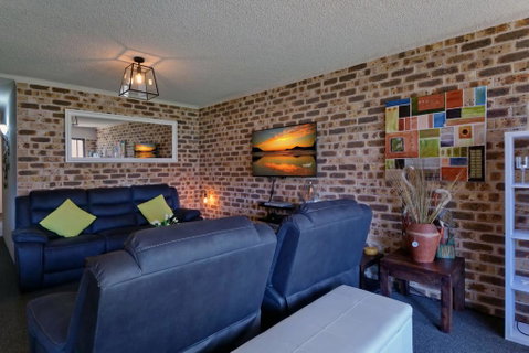 Bay Parklands, Unit 27/2 Gowrie Avenue - Accommodation Rockhampton 1