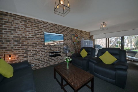 Bay Parklands, Unit 27/2 Gowrie Avenue - Accommodation Rockhampton 2