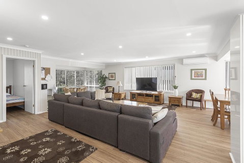 Bay Serene, 15 Mistral Close - Accommodation Rockhampton 2