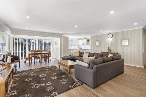 Bay Serene, 15 Mistral Close - Accommodation Rockhampton 1