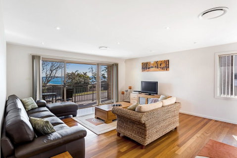 Bay View At 39 Thurlow - Walk To Dutchies Beach - Accommodation Rockhampton 0