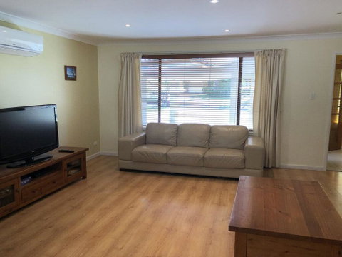 Baydream' 13 Pirralea Parade - Pet Friendly, Aircon, Boat Parking - Accommodation Rockhampton 2