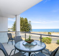 Bayline Beachfront Apartment no 4 - Accommodation Rockhampton