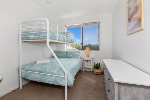 BEACH BLISS LUXURIOUS APARTMENT With POOL - Accommodation Rockhampton 2