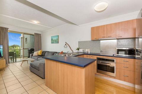 BEACH BLISS LUXURIOUS APARTMENT With POOL - Accommodation Rockhampton 1