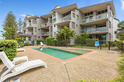 BEACH BLISS LUXURIOUS APARTMENT With POOL - Accommodation Rockhampton 0
