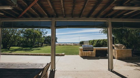 Beach Buoys House - Accommodation Rockhampton 2