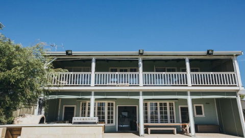 Beach Buoys House - Accommodation Rockhampton 1