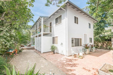 Beach Chalet - Accommodation Rockhampton 3