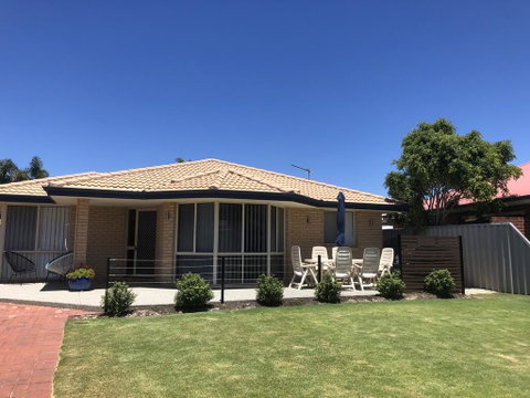 Beach House By The Bay - Accommodation Rockhampton 1