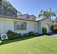 Beach House' 8 Mistral Close - large house with aircon
