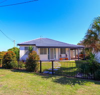 Beach Side Cottage At Blacksmiths - Accommodation Rockhampton